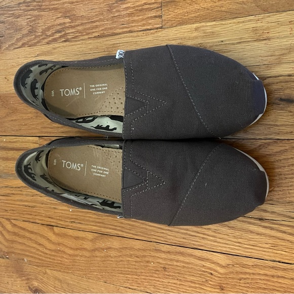TOMS - Picture 2 of 6